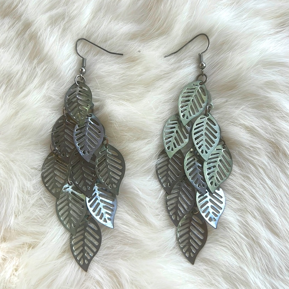 Pretty silver leaf earrings